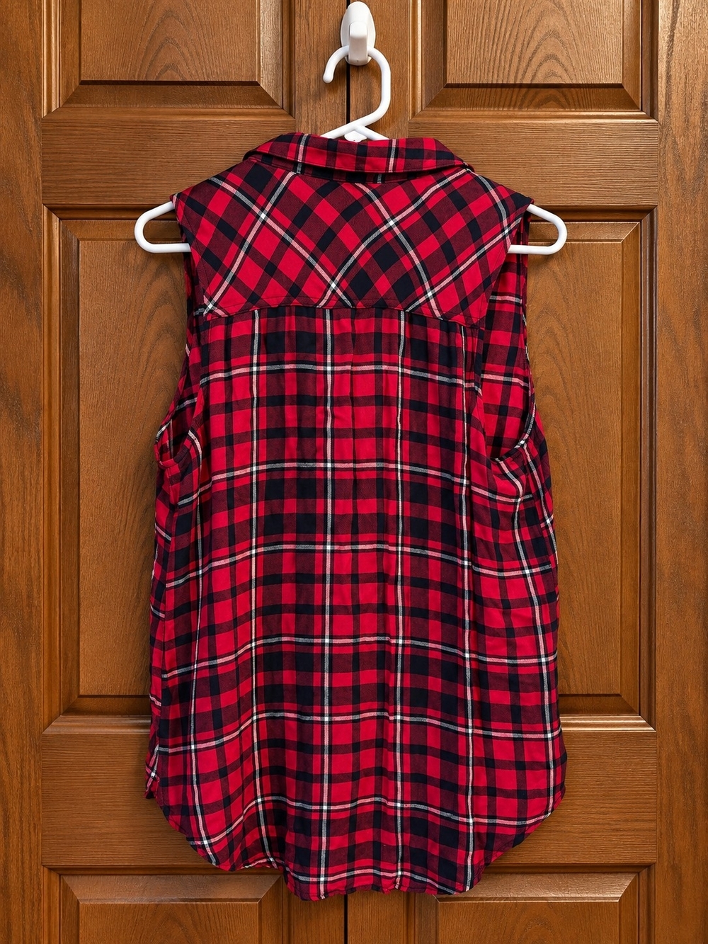 Rock & Republic Red and Black Plaid Sleeveless Button-Front Shirt Large - Picture 4 of 4